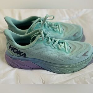 Women’s Hoka’s size 9B